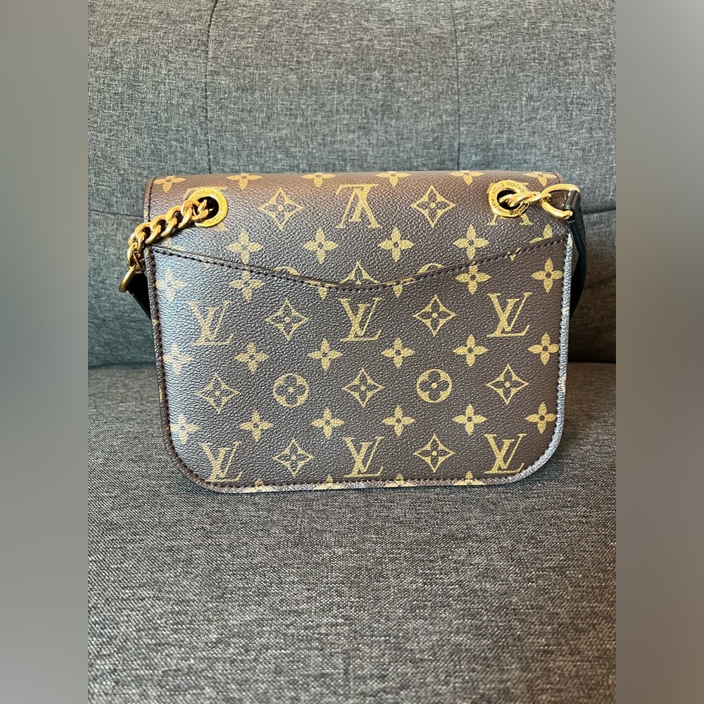 Louis Vuitton Passy - Picture 5 of 17